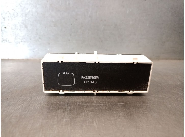 Replacement multifunction display for Peugeot 108 1.0 VTi 72 OEM IAM reference AM0105181033 