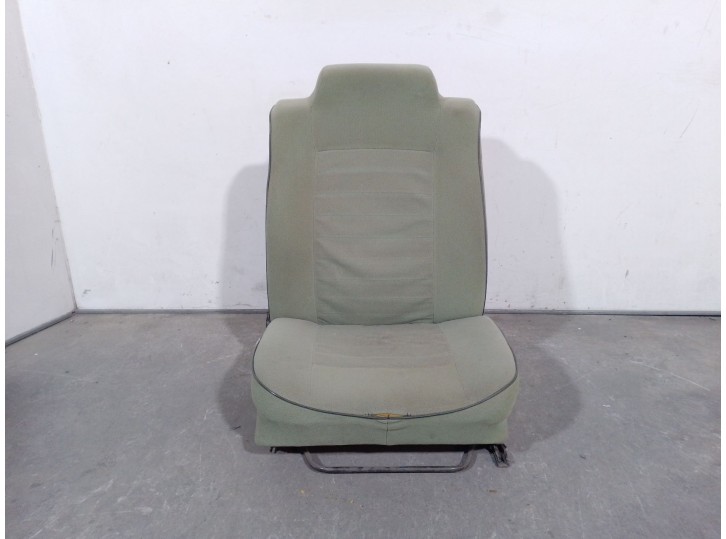 Replacement front right seat for Renault 12 Familiar GTL 847-98 OEM IAM reference 5415605 