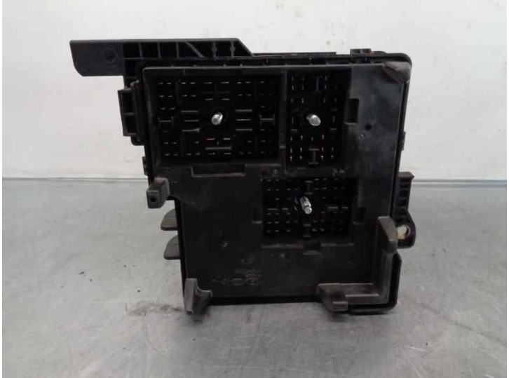 Recambio de caja reles / fusibles para hyundai i30 1.6 crdi cat referencia OEM IAM 919501H030 