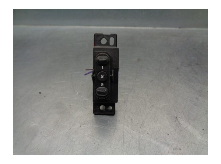 Recambio de mando elevalunas delantero derecho para chrysler grand voyager (rg) 2.8 referencia OEM IAM 04685800AA  