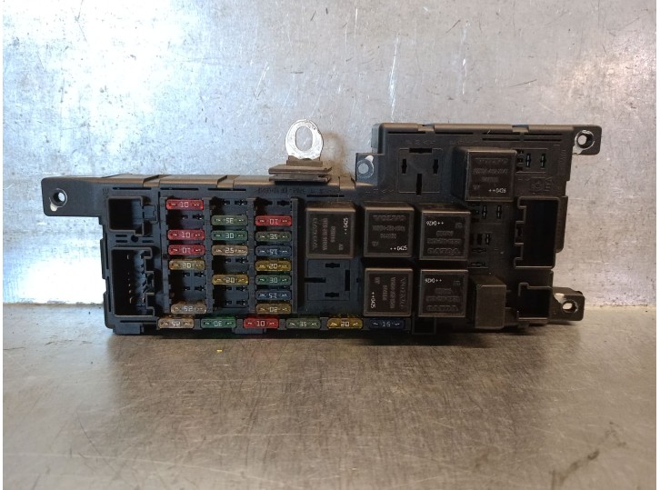 Replacement relay / fuse box for Volvo S60 Saloon 2.4 Diesel CAT OEM IAM reference 518828108 