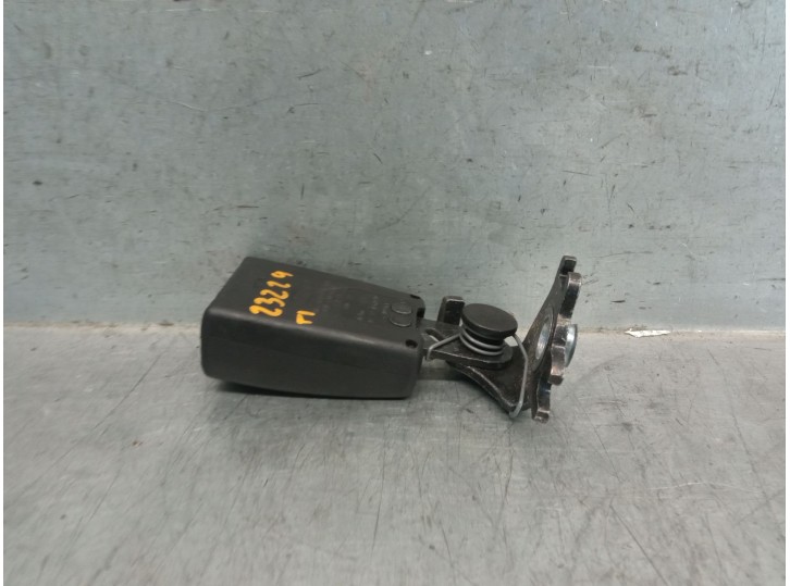 Recambio de enganche cinturon para ford focus iii 1.6 tdci referencia OEM IAM BM51611B64BE 1741765 