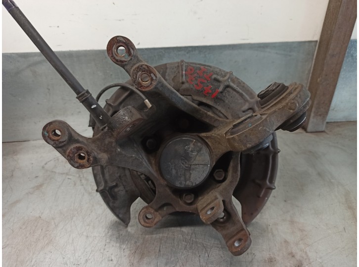 Recambio de mangueta trasera izquierda para hyundai i30cw 1.6 crdi cat referencia OEM IAM 527102H000 
