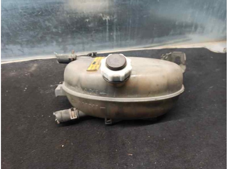 Replacement expansion tank for Opel Movano (2004 =>) 2.5 CDTi OEM IAM reference 8200595002 