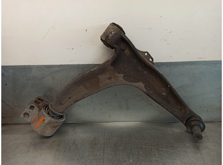 Replacement right front lower suspension arm for Fiat Croma (194) 1.9 JTD 16V CAT OEM IAM reference 51748652 