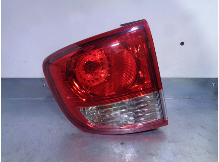 Recambio de piloto trasero izquierdo para ssangyong kyron 2.0 referencia OEM IAM 8360109160 DE ALETA 5 PUERTAS
