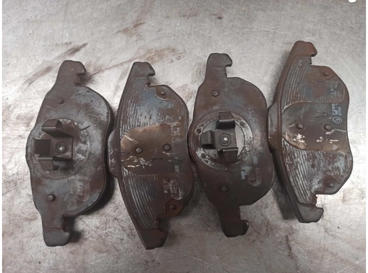 Replacement brake pads for Saab 9-3 Sport Hatch 1.9 TiD CAT OEM IAM reference RH
