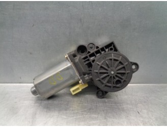 Recambio de motor elevalunas delantero derecho para ford fiesta (cbk) 1.4 tdci cat referencia OEM IAM 0130821939 2 PINES 5 PUERT