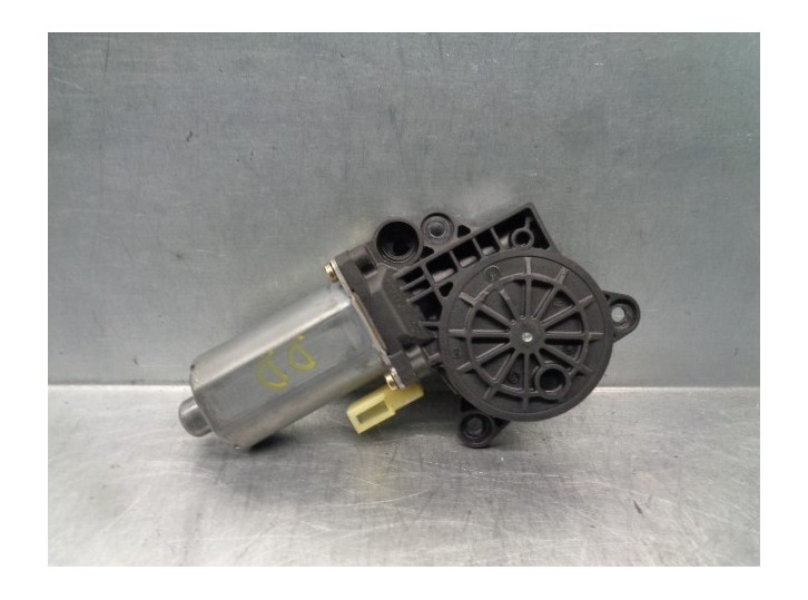 Replacement front right window regulator motor for Ford Fiesta (CBK) 1.4 TDCi CAT OEM IAM reference 0130821939 2 PINS 5 DOORS