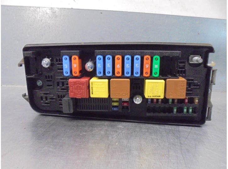 Recambio de caja reles / fusibles para opel vectra c berlina 2.0 dti referencia OEM IAM 13187506 519065502 