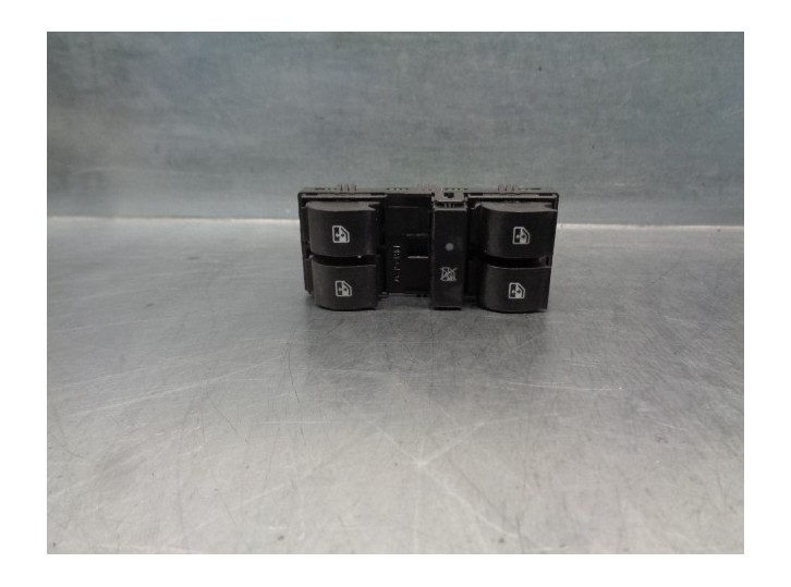 Replacement front left window switch for Fiat Tipo II (357) Saloon 1.3 16V M-Jet CAT OEM IAM reference 0735632352