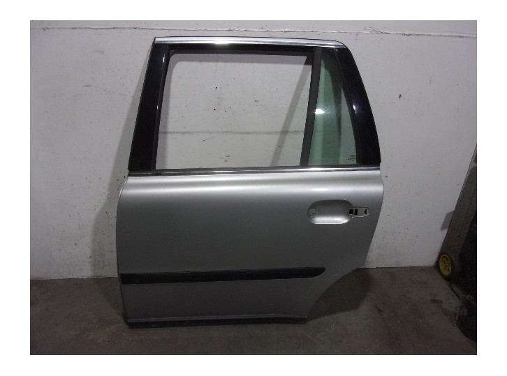 Replacement rear left door for Volvo XC90 2.4 diesel CAT OEM IAM reference 31385358 GREY 5 DOORS