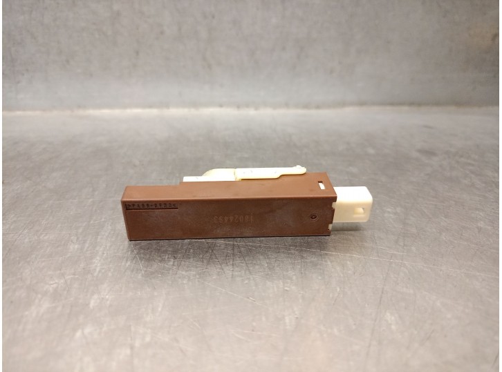 Recambio de antena para peugeot 108 1.0 vti 72 referencia OEM IAM 18024493 