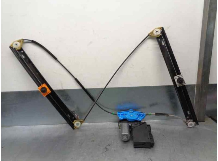 Recambio de elevalunas delantero derecho para seat exeo berlina (3r2) 2.0 tdi referencia OEM IAM 8E0837462C 70 PINES 4 PUERTAS