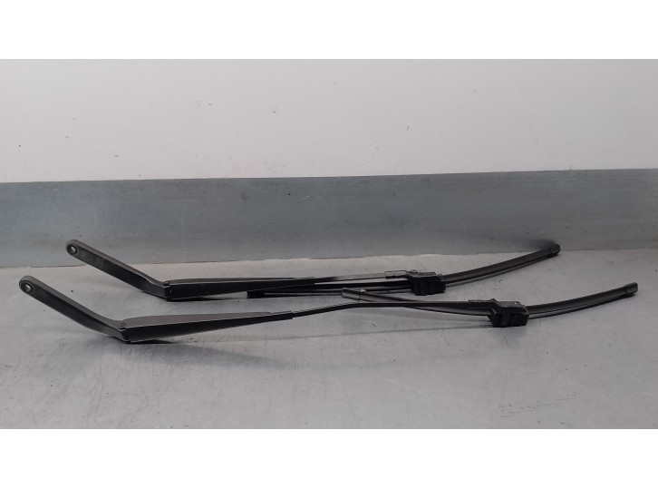 Recambio de brazo limpia delantero derecho para bmw x5 (e70) 3.0 turbodiesel referencia OEM IAM 61617153736 61617153739 