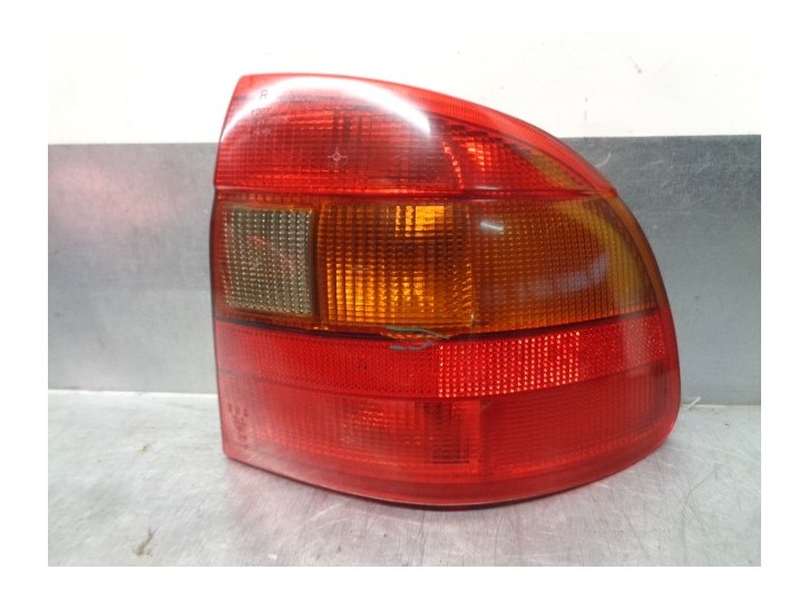 Recambio de piloto trasero derecho para opel astra f berlina 1.7 turbodiesel cat (x 17 dtl / 2h8) referencia OEM IAM X17DTL 