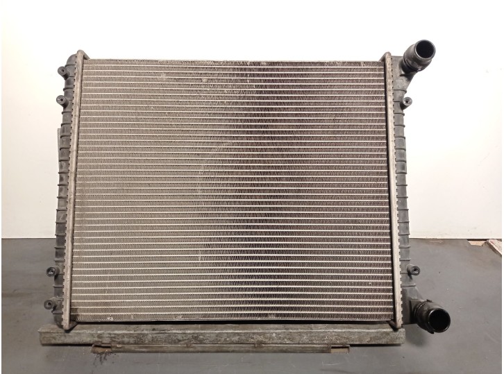 Recambio de radiador agua para audi a2 (8z0) 1.4 referencia OEM IAM 8Z0121251D 848912C VALEO