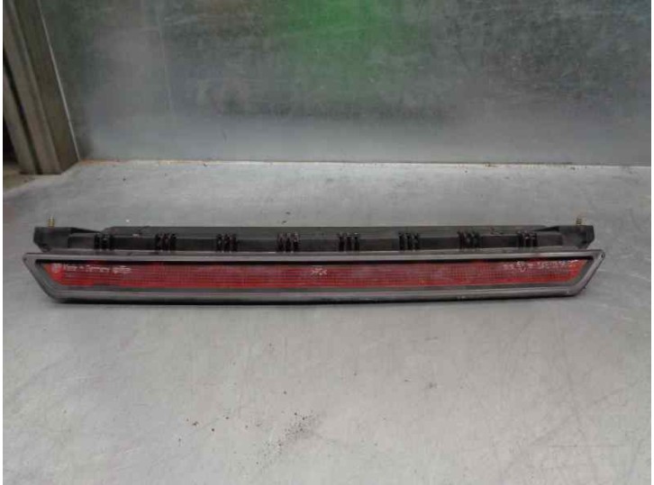 Replacement center brake light for Volkswagen Passat Variant (3B5) 1.9 TDI OEM IAM reference 3B9945097A 