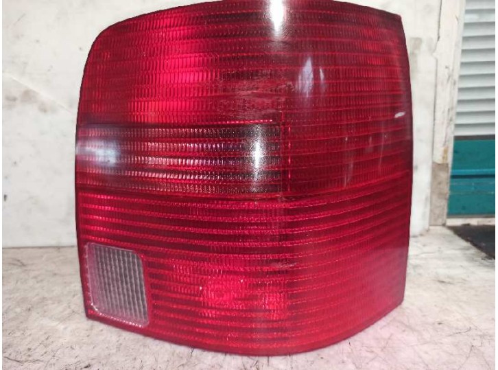 Recambio de piloto trasero derecho para volkswagen passat variant (3b5) 1.9 tdi referencia OEM IAM 3B9945257 