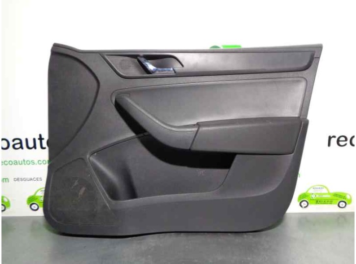 Recambio de guarnecido puerta delantera derecha para skoda rapid 1.6 tdi dpf referencia OEM IAM 5JB867014C  