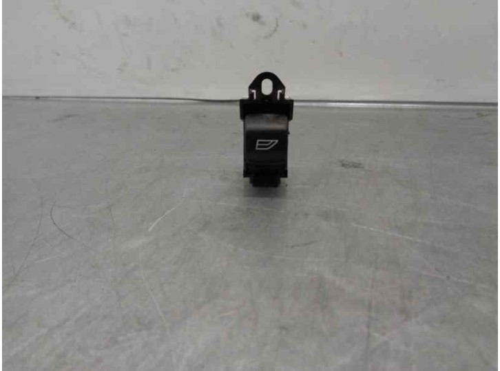 Recambio de mando elevalunas delantero derecho para volvo s80 berlina 2.4 diesel cat referencia OEM IAM 30710892 