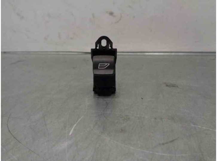 Recambio de mando elevalunas trasero derecho para volvo s80 berlina 2.4 diesel cat referencia OEM IAM 30710893 