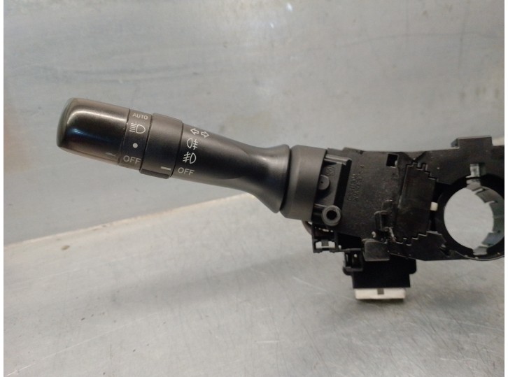 Recambio de mando luces para toyota corolla (e15) 2.0 turbodiesel cat referencia OEM IAM 35SUD36 