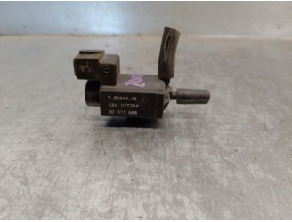 Recambio de electrovalvula vacio para volvo xc90 2.4 diesel cat referencia OEM IAM 72224010 30611668 PIERBURG