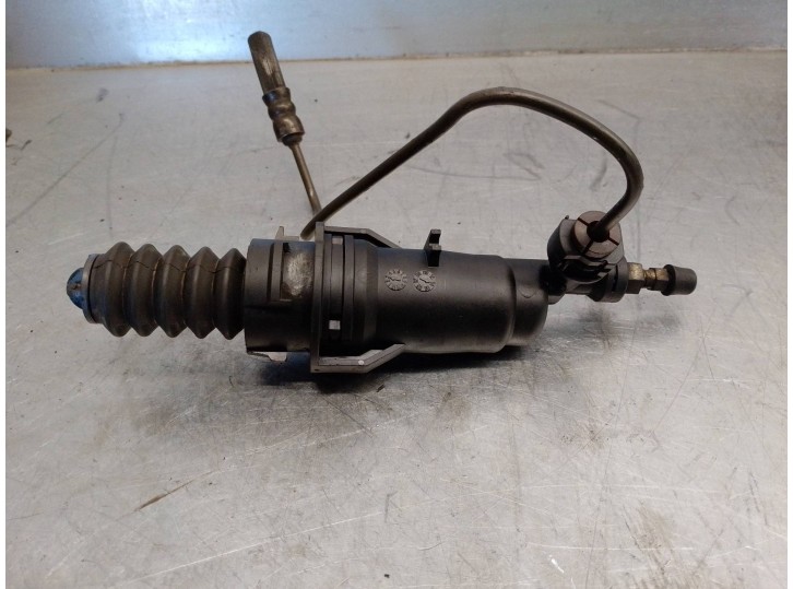 Replacement clutch slave cylinder for Citroën C5 sedan 2.0 HDi OEM IAM reference 6283600561 
