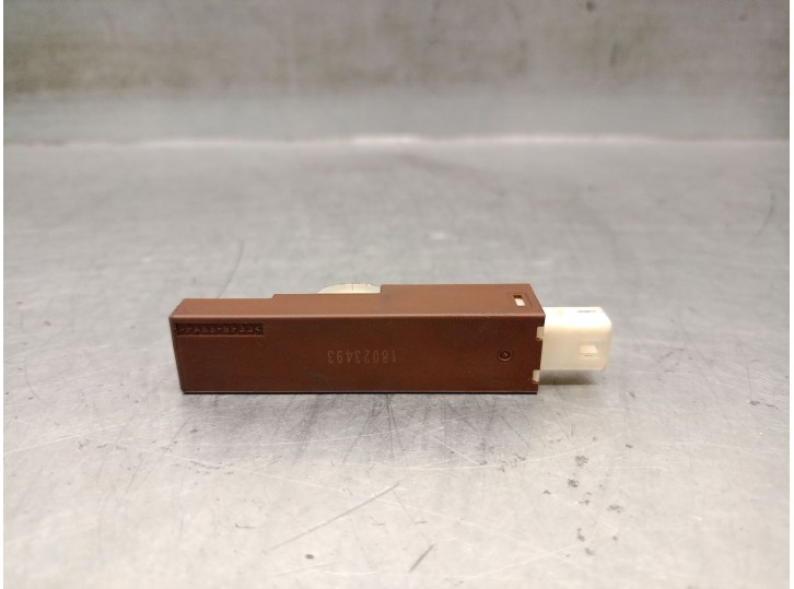 Recambio de antena para peugeot 108 1.0 vti 72 referencia OEM IAM 18023493 