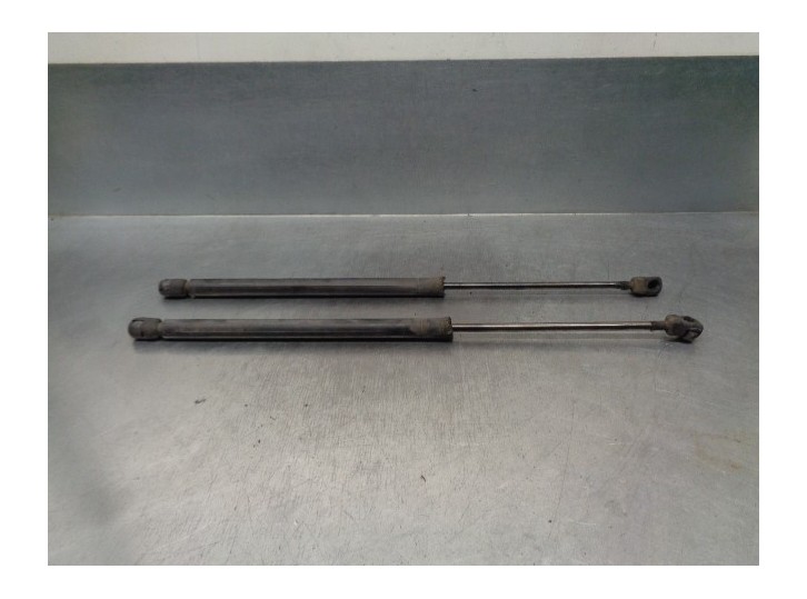 Replacement boot / tailgate struts for Skoda Octavia Saloon (1U2) 1.9 TDI OEM IAM reference 1U6827550F 