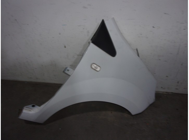 Recambio de aleta delantera derecha para renault twingo 1.5 dci diesel fap referencia OEM IAM 7701477874 BLANCA 