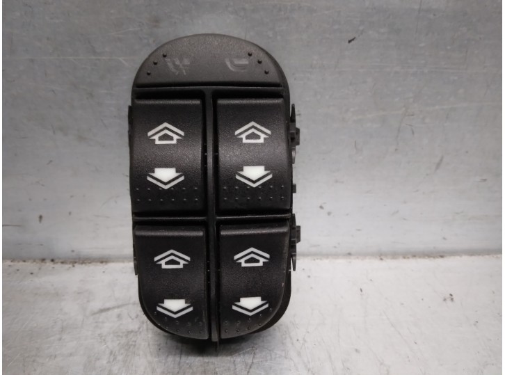 Recambio de mando elevalunas delantero izquierdo para ford focus berlina (cak) 2.0 16v cat referencia OEM IAM 1333262 5 PUERTAS 