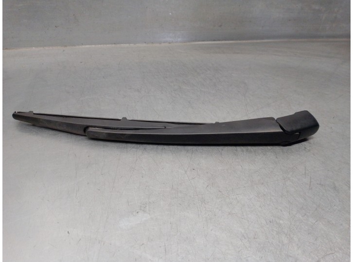 Recambio de brazo limpia trasero para mitsubishi asx (ga0w) 1.8 di-d cat referencia OEM IAM 8253A029  