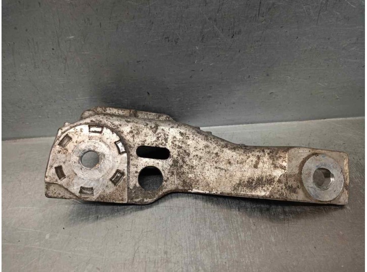 Replacement engine mount for Citroën DS5 2.0 HDi FAP OEM IAM reference 9670246180 