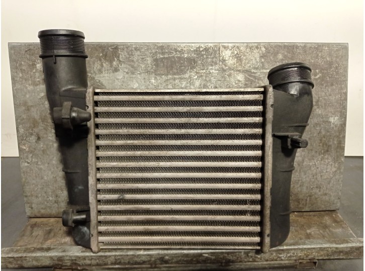 Recambio de intercooler para audi a4 berlina (8e) 1.9 tdi referencia OEM IAM 8E0145805S 8E0145805S 3058625 MODINE