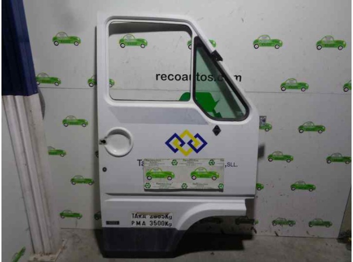 Replacement front right door for Renault B-120.65 2.8 90kW OEM IAM reference 5000370700 WHITE LABELED 2 DOORS
