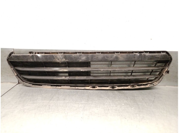 Recambio de rejilla paragolpes delantero para peugeot 108 1.0 vti 72 referencia OEM IAM 531120H120 1612201980 