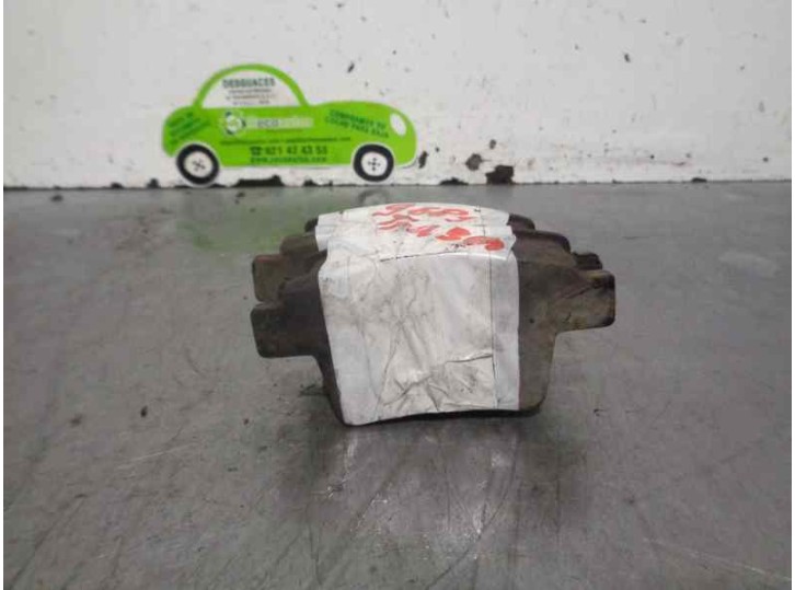Replacement brake pads for Ford Mondeo III (B5Y) 2.2 TDCi OEM IAM reference 