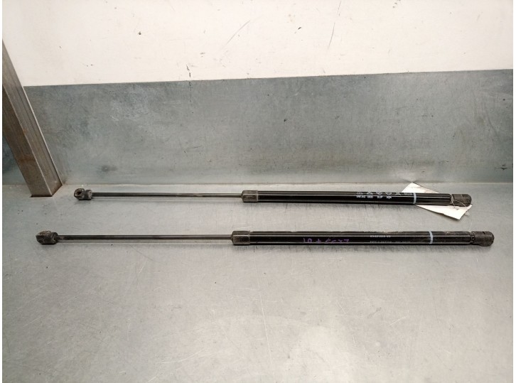 Replacement trunk / tailgate shock absorbers for Audi A3 Sportback (8YA, 8YF) 35 TFSI OEM IAM reference 8Y4827552D 