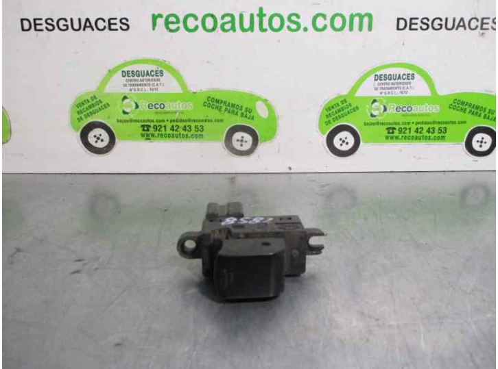 Replacement rear right window switch for Nissan Pathfinder (R51) 2.5 DCi diesel CAT OEM IAM reference 25411EA003 