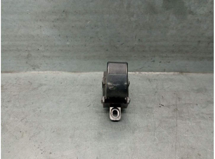 Recambio de mando elevalunas trasero derecho para ford ranger (et) 2.5 tdci cat referencia OEM IAM UR5666370 