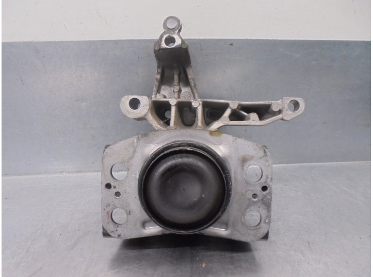 Replacement right engine mount for Renault Twingo 1.5 dCi diesel FAP OEM IAM reference 8200410267 