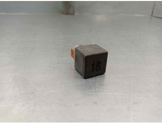 Replacement relay for Seat Cordoba sedan (6k2) 1.9 tdi OEM IAM reference 9130269 4RA003510 HELLA