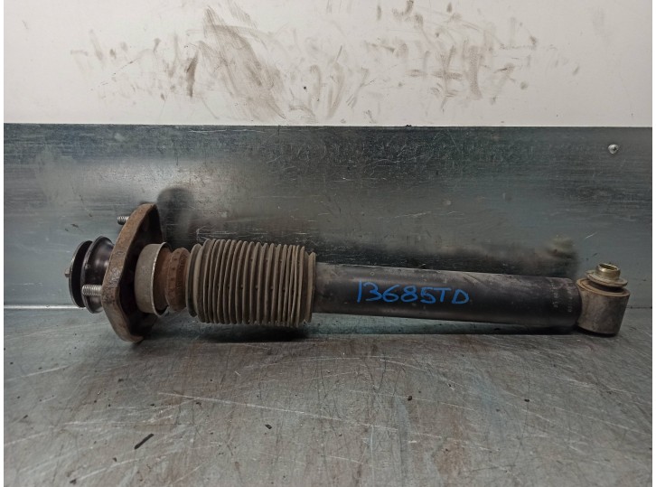 Replacement rear right shock absorber for BMW X5 (E53) 4.4 V8 32V CAT (M62) OEM IAM reference 33526761928 