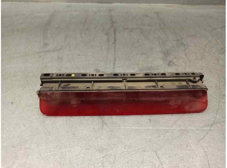 Recambio de luz central de freno para fiat punto berlina (188) 1.3 jtd cat referencia OEM IAM 0331000  