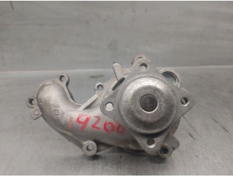 Replacement water pump for Ford Focus Turnier (CAK) 1.8 TDDi turbodiesel cat OEM IAM reference 2183880 