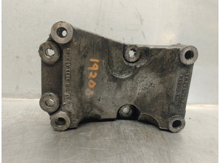 Replacement engine mount for Ford Focus Turnier (CAK) 1.8 TDDI turbodiesel CAT OEM IAM reference 98FF19D624AB 