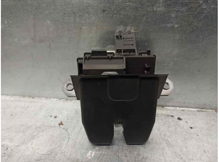 Replacement trunk / tailgate lock for Ford Mondeo sedan (CA2) 2.0 TDCi CAT OEM IAM reference 8M51R442A66CB 4 PINS 