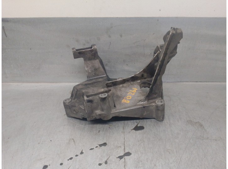 Replacement alternator bracket for Ford Focus Turnier (CAK) 1.8 TDDi turbodiesel CAT OEM IAM reference 98FF10239BE 